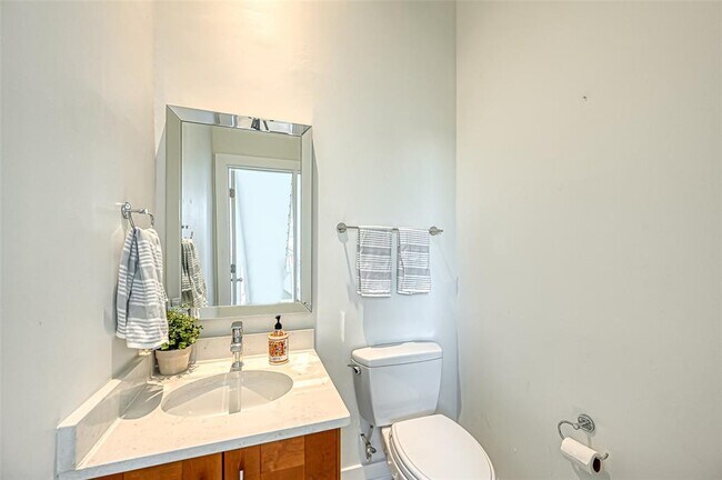 Building Photo - 5628 Kiam St