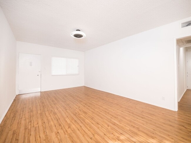 Building Photo - Modern 1-Bedroom Apartment in Prime Sherman Oaks