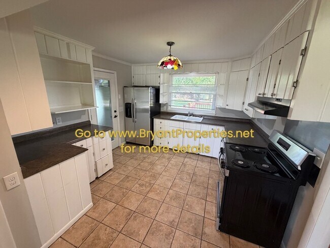 Building Photo - 720 Robert Burns Dr