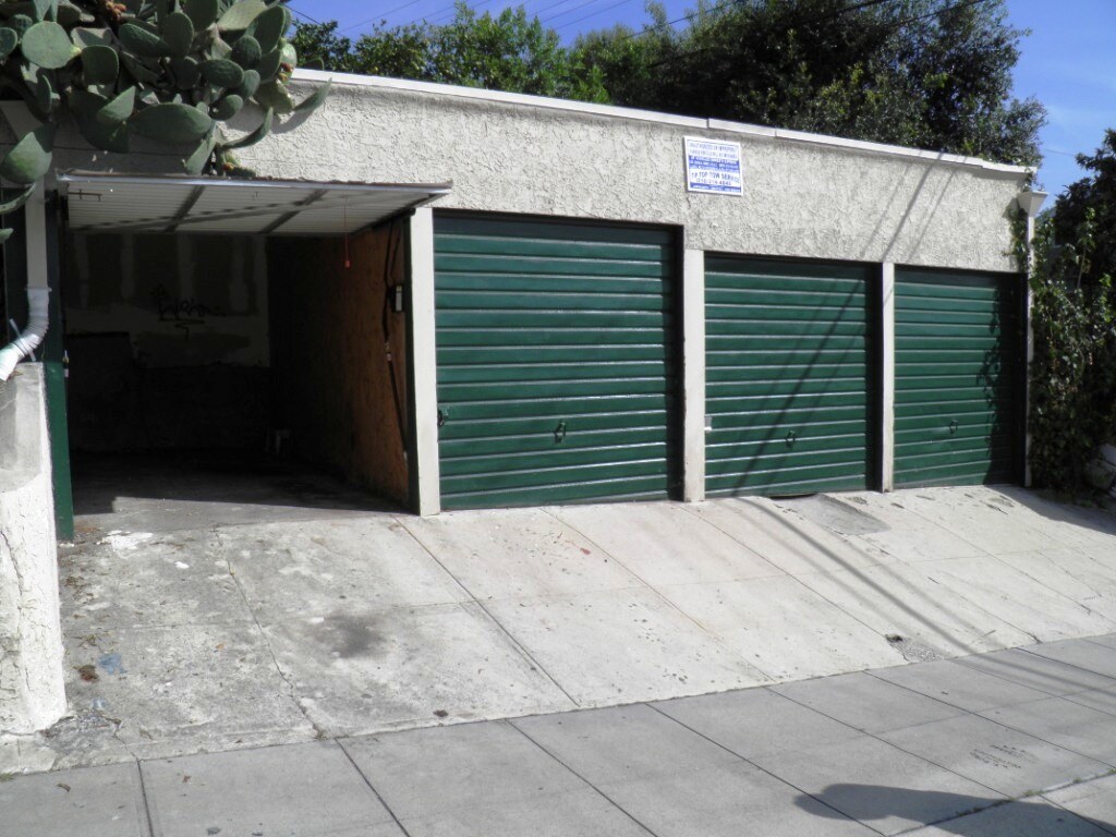 Building Photo - 1096 West Blvd