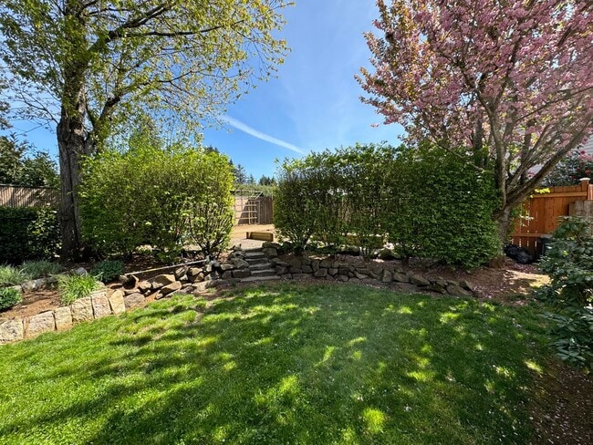 Building Photo - Three bedroom home with a bonus room and Air Conditioning - Built in 2000
