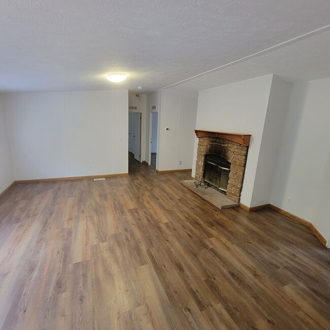 Building Photo - 3/2-Rickman, TN- For Rent