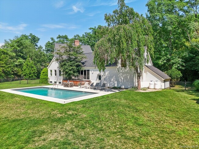 Building Photo - 17 Oak Meadow Ln