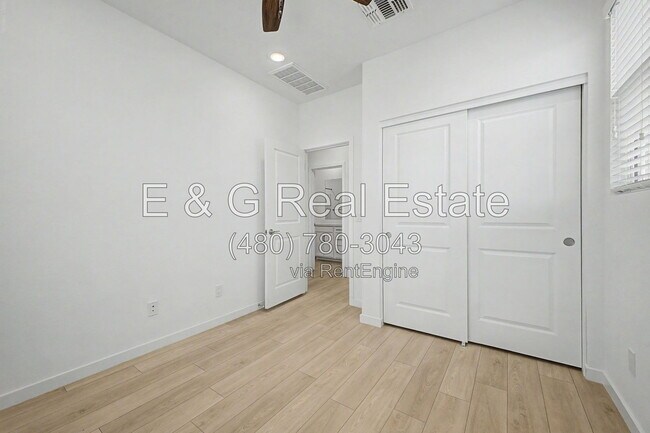 Building Photo - 2771 S Chippewa Dr