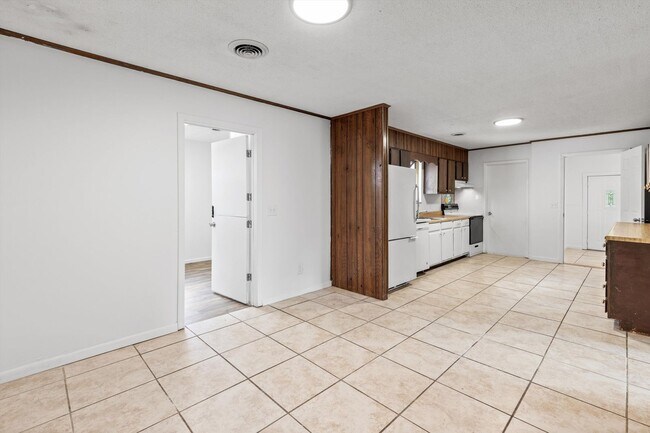 Building Photo - 2205 Island Blvd