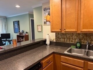 Building Photo - 5950 Oakwood Dr