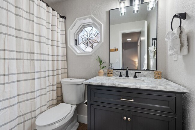 Building Photo - 4 Bedroom Home in SW Loveland