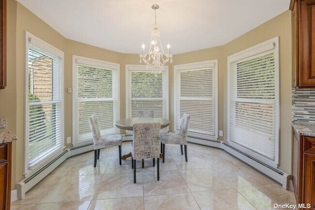 Building Photo - 2 Castle Ct