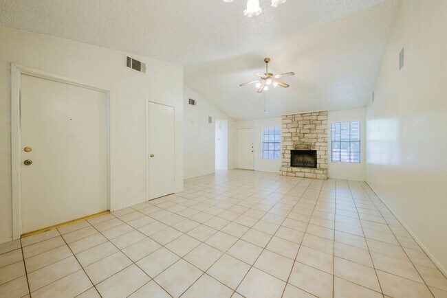 Building Photo - 8810 Piney Point Dr