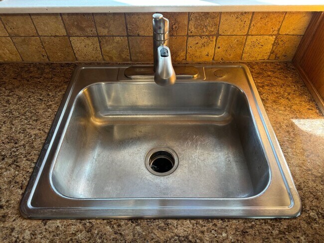 Building Photo - 3 Bed 1 Bath 1 Carport PRE-LEASING