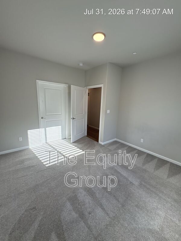 Building Photo - 514 S Summit St