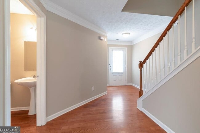 Building Photo - 2020 Briar Creek Ct NE