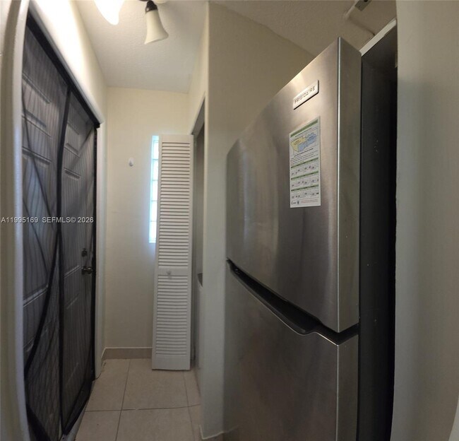 Building Photo - 2504 NW 9th Ln