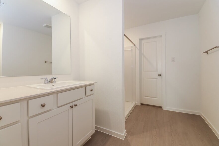 Building Photo - 140 Glenwood Dr