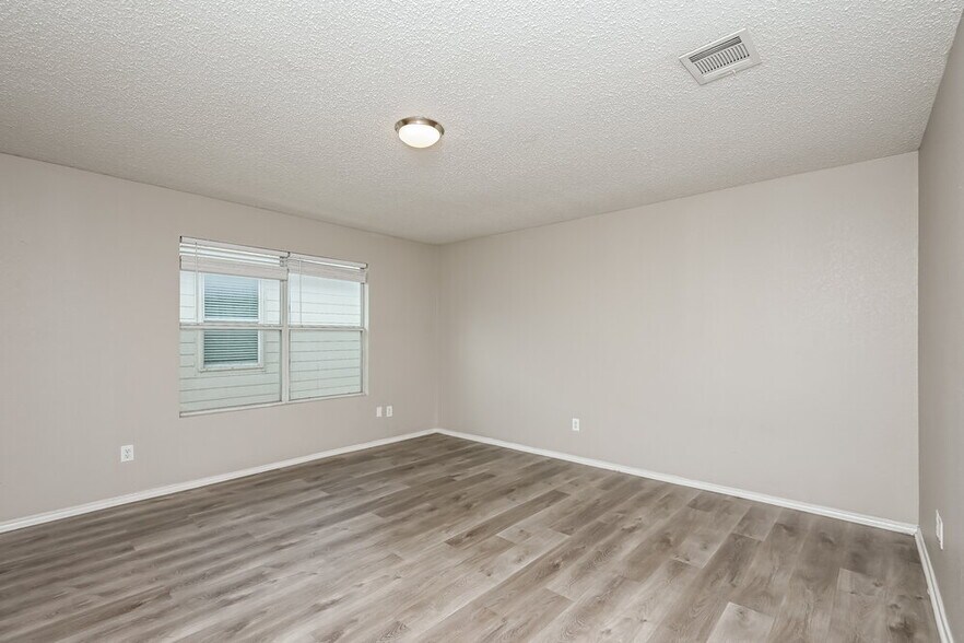 Building Photo - 8304 Cutter Hill Ave