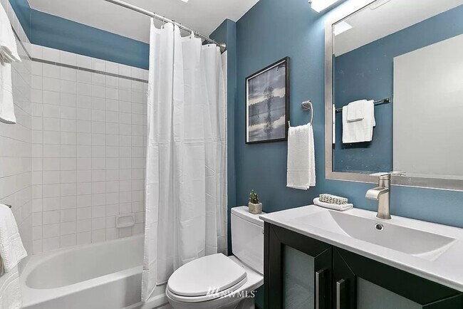 Building Photo - 2Bd/2Ba Seattle Condo