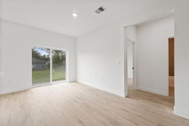 Building Photo - 14152 SW 44th Ave