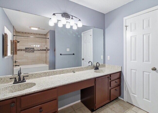 Building Photo - "Charming 3-Bed in Schertz with Spacious 2246 Sq Ft Layout!"