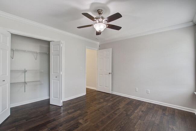 Building Photo - 207 N Pembroke Dr
