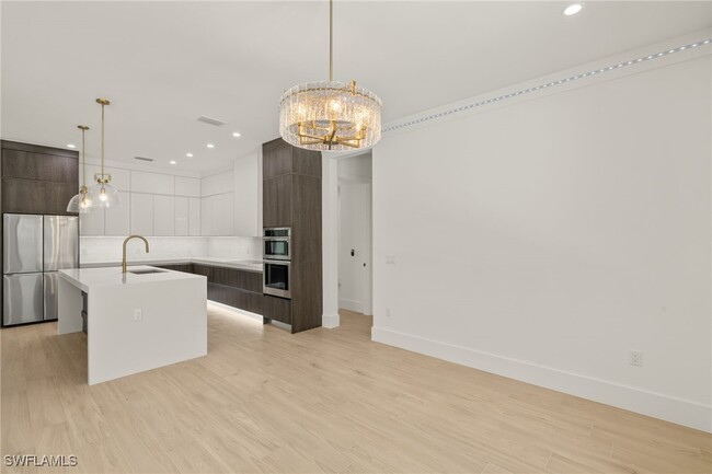 Building Photo - 1587 Golden Gate Blvd W