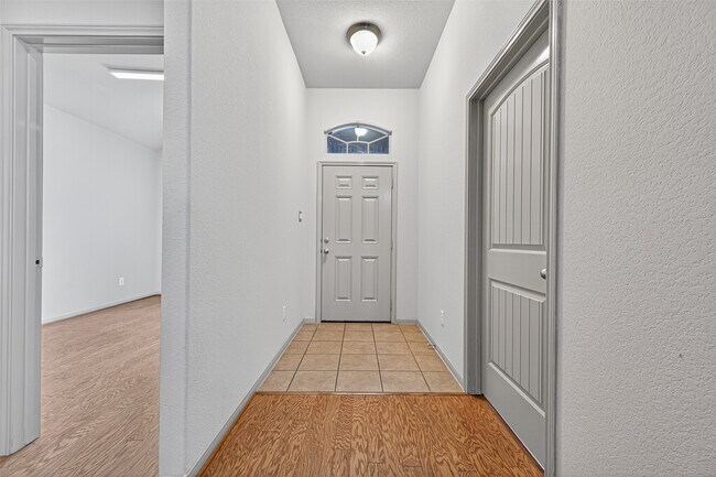 Building Photo - 510 Carson Ridge Dr
