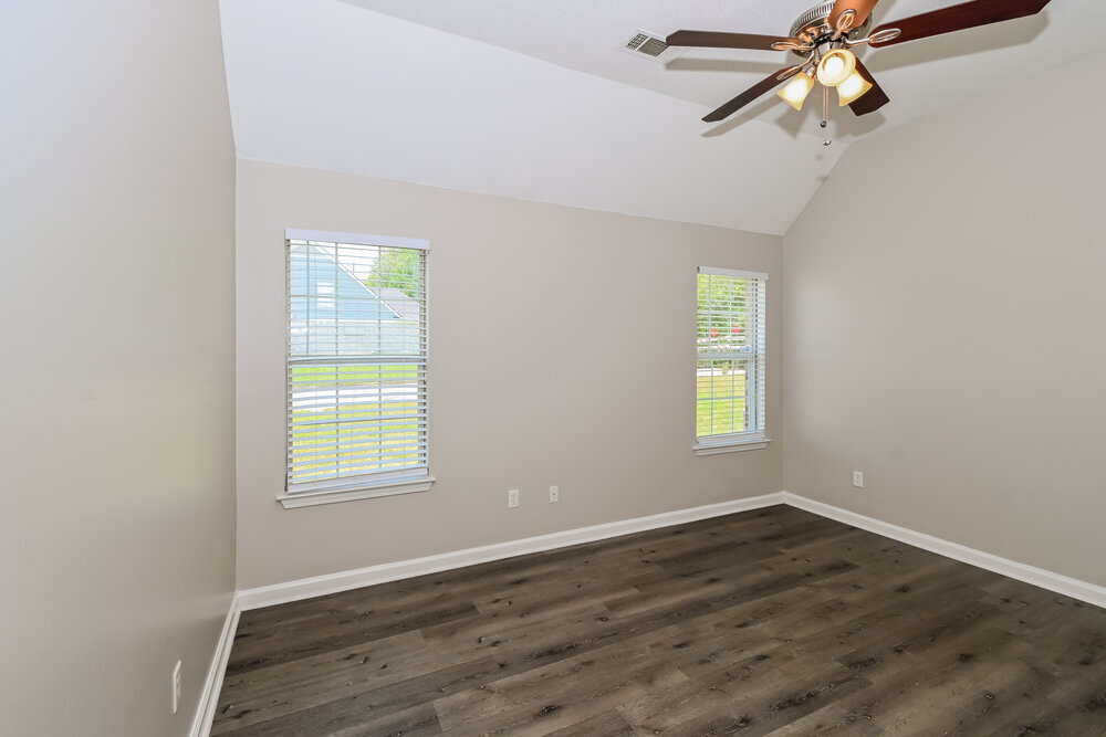 Building Photo - 215 Garden Springs Dr