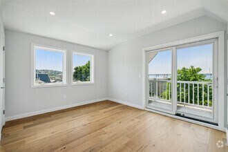 Building Photo - 46 Hudson St