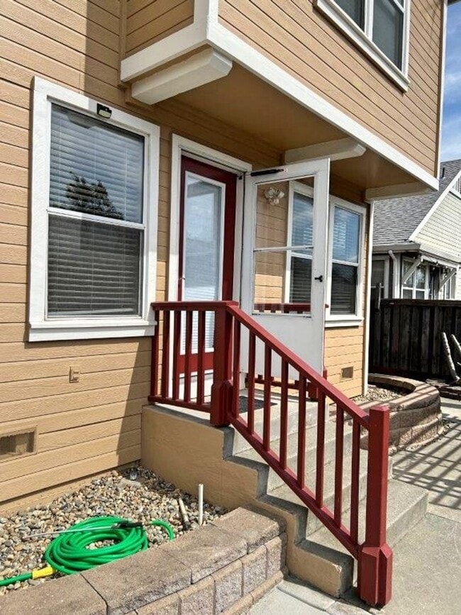 Building Photo - Modern 4 Bedroom 3 Bath Close to Marina Suisun City *Star Rentals