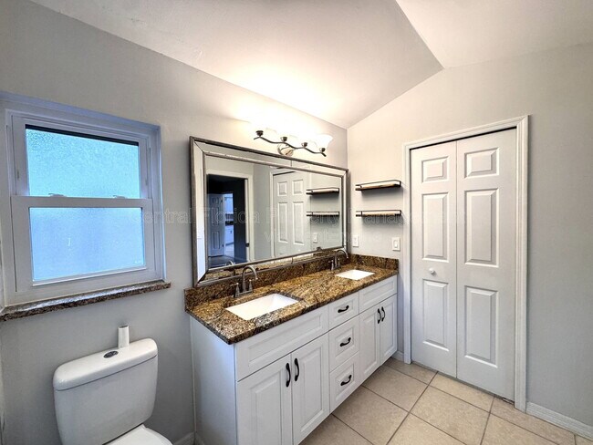 Building Photo - 721 Endeavour Dr S