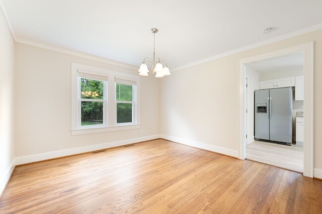 Building Photo - Available now! Lovely 3 bed/1 bath Home in...
