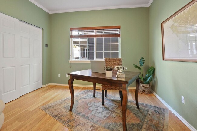 Building Photo - Spectacular Water Front Home With a Short Term  Lease to Start!