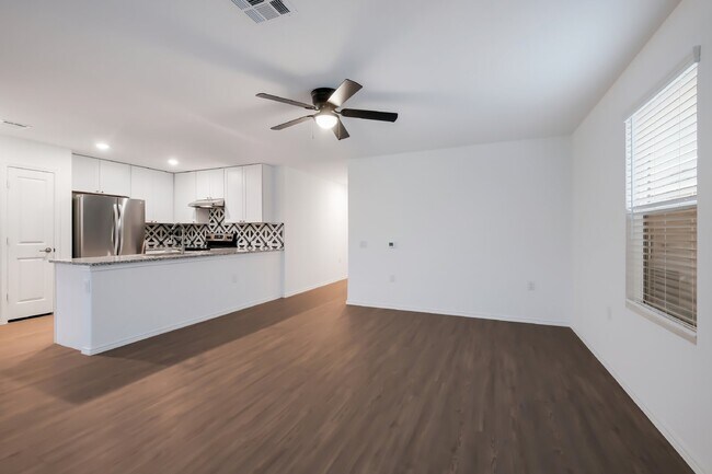 Building Photo - Stunning New 4-Bedroom Home with Upgrades ...