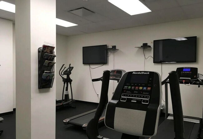 Building Photo - 300 Cathedral St