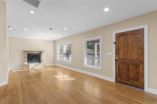 Building Photo - 400 E Monroe St