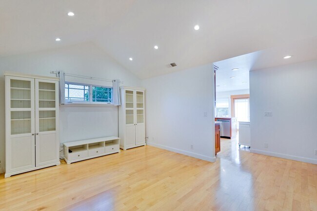 Building Photo - Quaint and Cozy One-Story Craftsman-style Home nestled in the sought-after Sunnyvale neighborhood...