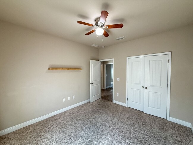 Building Photo - Spacious 4 bedroom 2.5 bath Home for Rent ...