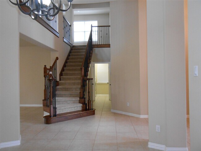 Building Photo - 11 Vershire Cir