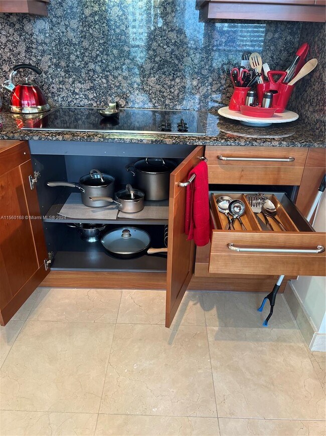 Building Photo - 333 Las Olas Way