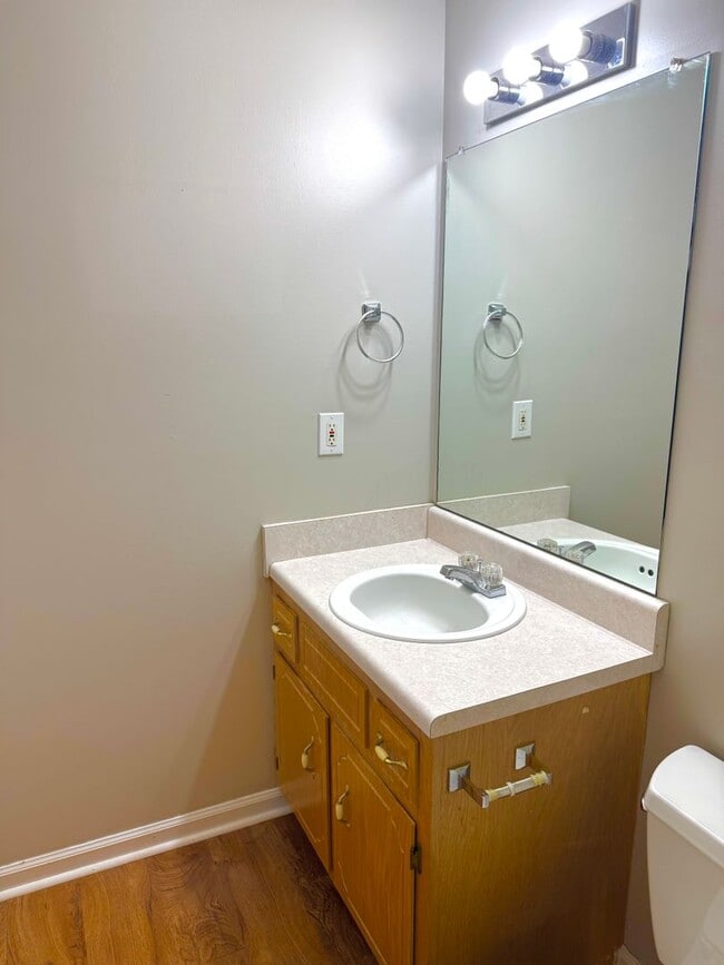 Building Photo - 3 bedroom in Oak Grove