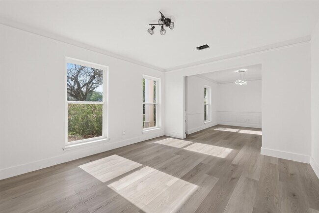 Building Photo - 6210 Rippling Hollow Dr