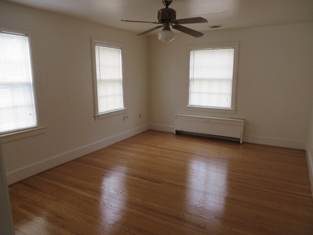Building Photo - 2 Bedroom, 1 Bath South Hill Apartment Convenient to Shopping, Schools & Hospital