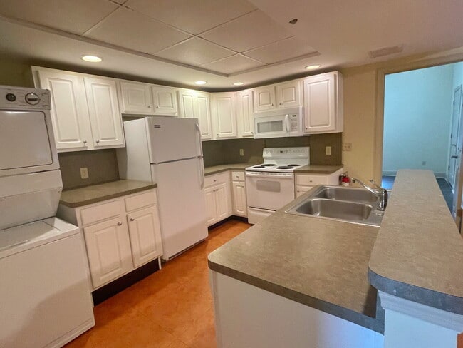 Building Photo - Historic Downtown | 4BR/4BA | Near Flagler College