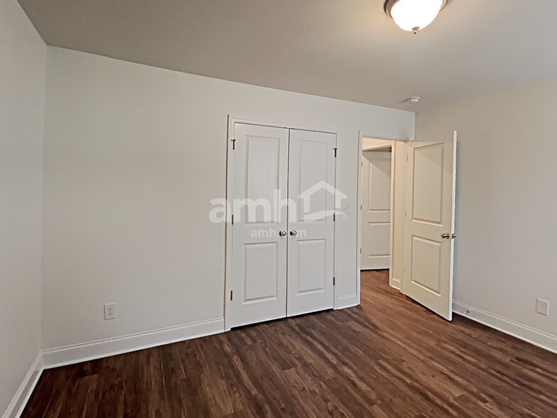 Building Photo - 600 Lk Vis Ct