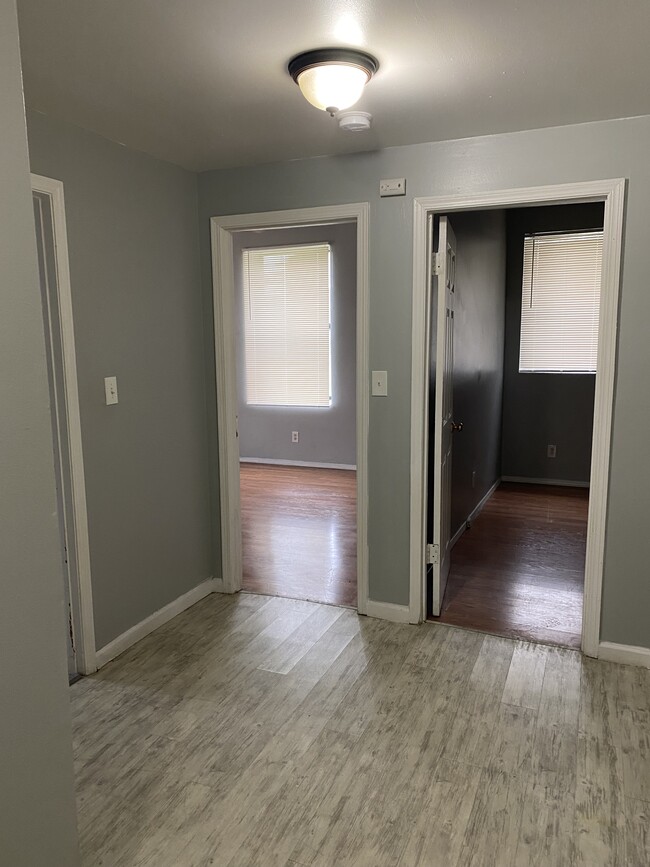 Building Photo - 6009