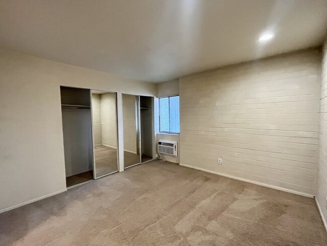 Building Photo - 599 Darwin St