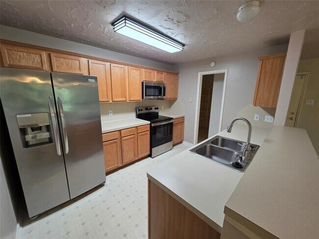Building Photo - 8051 Bay Branch Dr
