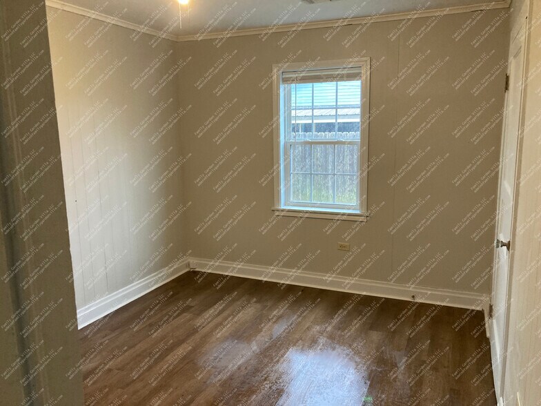 Building Photo - 1854 Ridgefield Ave