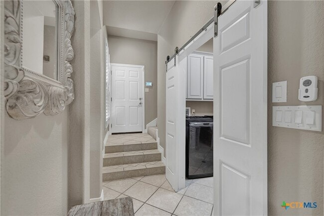 Building Photo - 9752 Trophy Oaks Dr