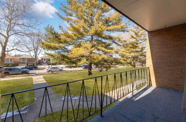 Building Photo - 6419 S Oak Park Ave