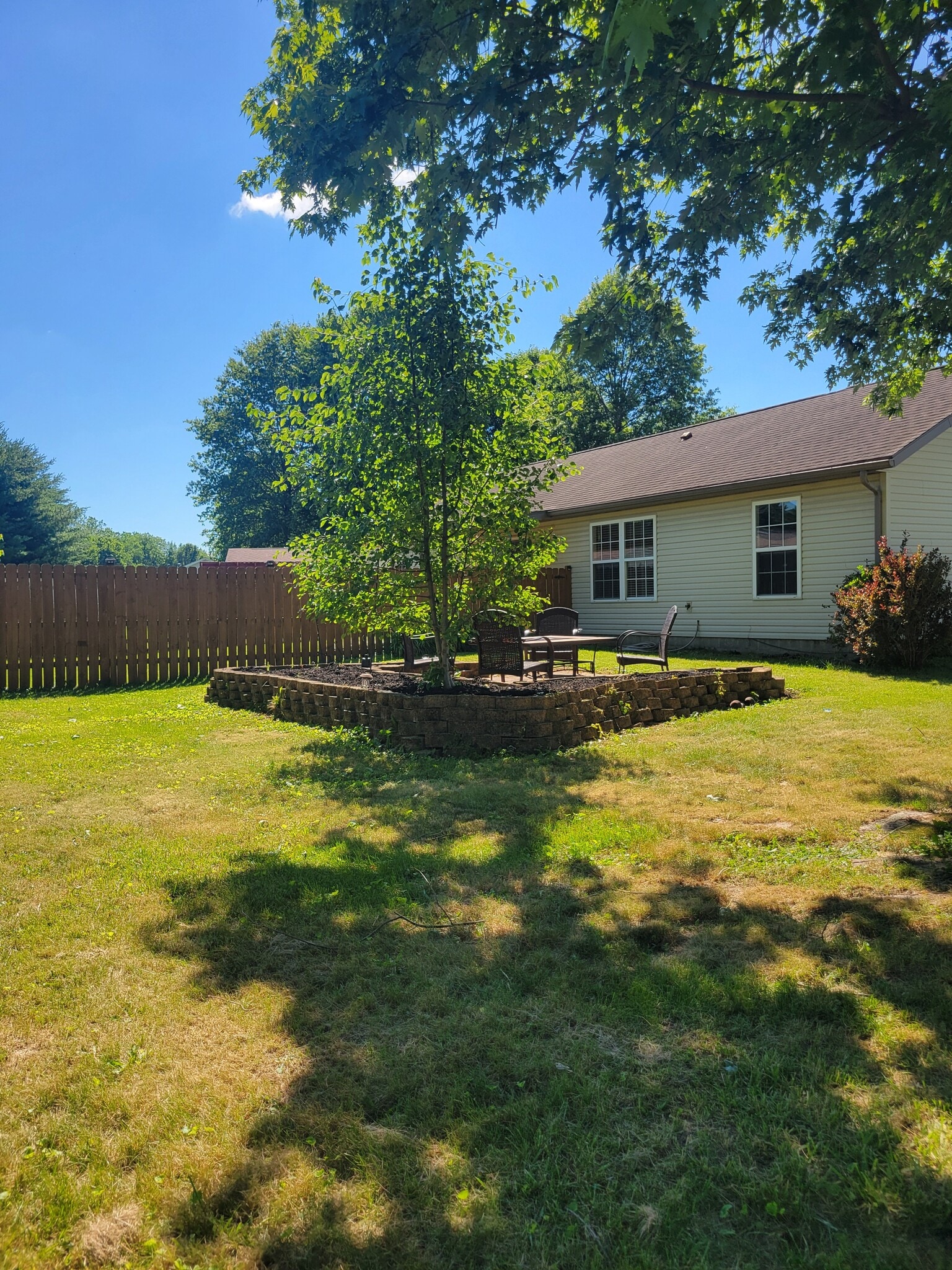 Building Photo - 950 Troy Ct